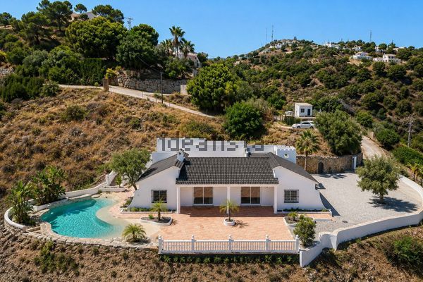 5-bedroom freehold villa in Estepona — photo 3 of 5
