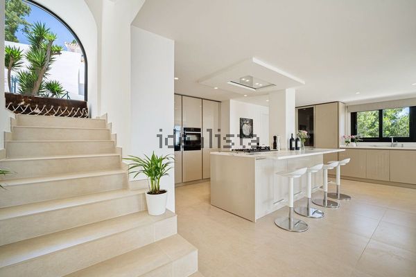 5-bedroom freehold villa in Marbella — photo 5 of 5