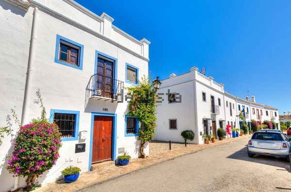 2-bedroom freehold villa in Marbella — photo 1 of 5