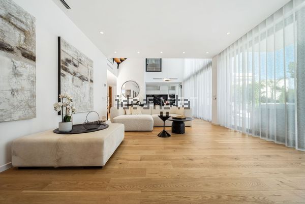 5-bedroom freehold villa in Marbella — photo 1 of 5