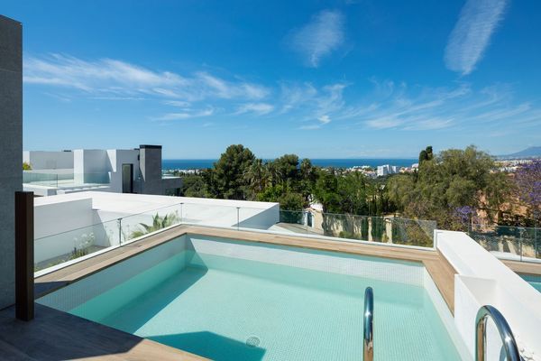 4-bedroom freehold villa in Marbella — photo 1 of 5