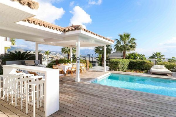 4-bedroom freehold villa in Benahavís — photo 1 of 5