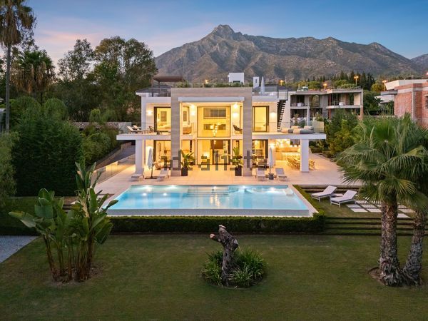 Detached house in Pintor Francisco Iturrino, 9, Lomas de Marbella Club, Marbella — image 4