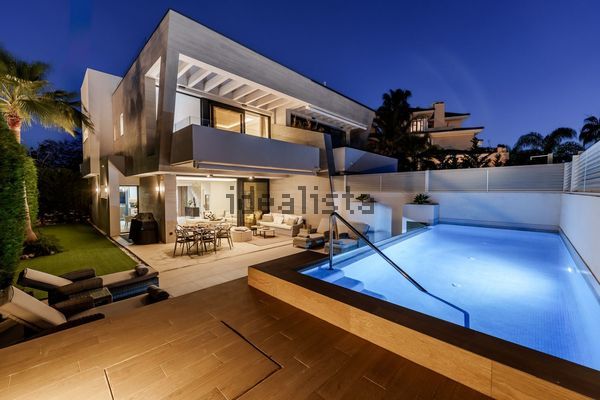 Semi-detached house in Calle Isabel Clara Eugenia, 15, Puerto Banús, Marbella — image 3