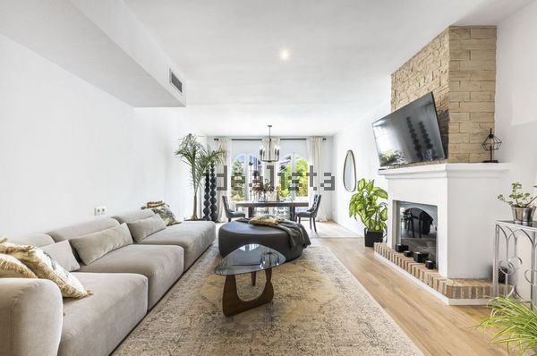3-bedroom freehold villa in Estepona — photo 1 of 5