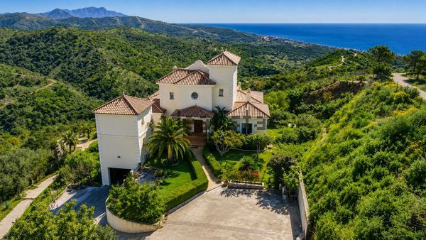 7-bedroom freehold villa in Estepona — photo 3 of 5