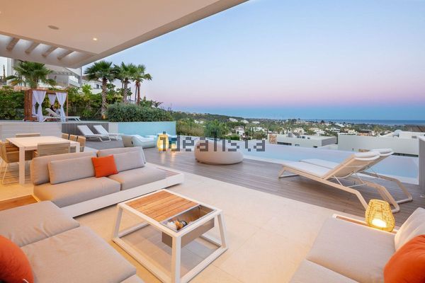 5-bedroom freehold villa in Marbella — photo 3 of 5