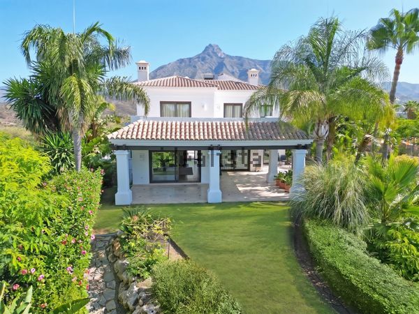 4-bedroom freehold villa in Marbella — photo 1 of 5
