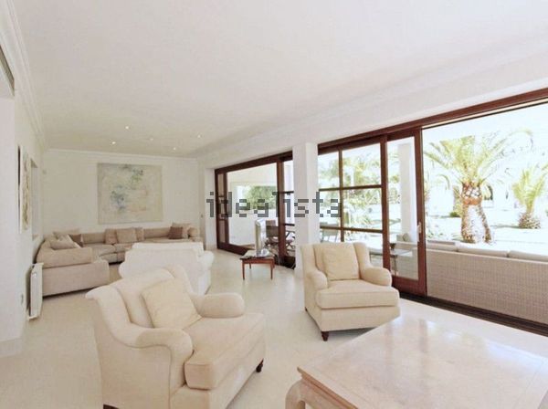 6-bedroom freehold villa in Marbella — photo 3 of 5