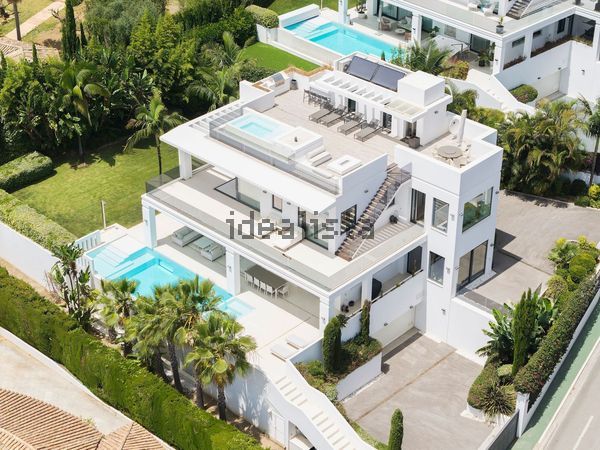 5-bedroom freehold villa in Marbella — photo 1 of 5
