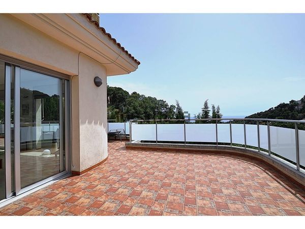 4-bedroom freehold villa in Lloret de Mar — photo 2 of 5