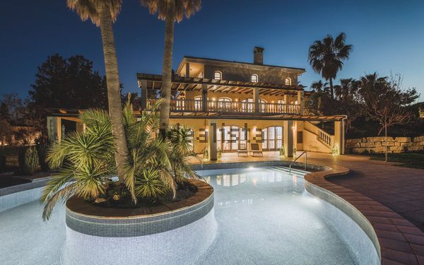 7-bedroom freehold villa in Estepona — photo 1 of 5