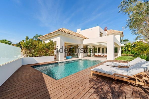 5-bedroom freehold villa in Marbella — photo 2 of 5
