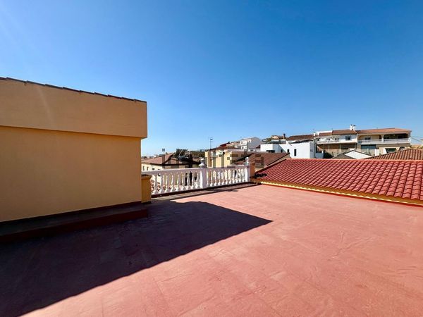 3-bedroom freehold villa in Málaga — photo 2 of 5