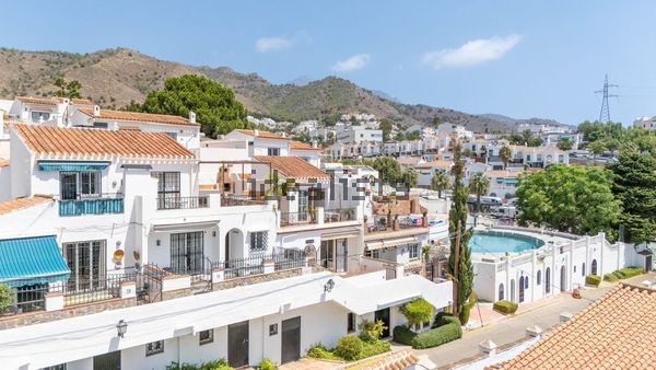 3-bedroom freehold villa in Nerja — photo 2 of 5