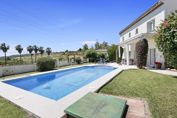 3-bedroom freehold villa in Estepona — photo 2 of 5