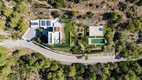 6-bedroom freehold villa in Benahavís — photo 1 of 5