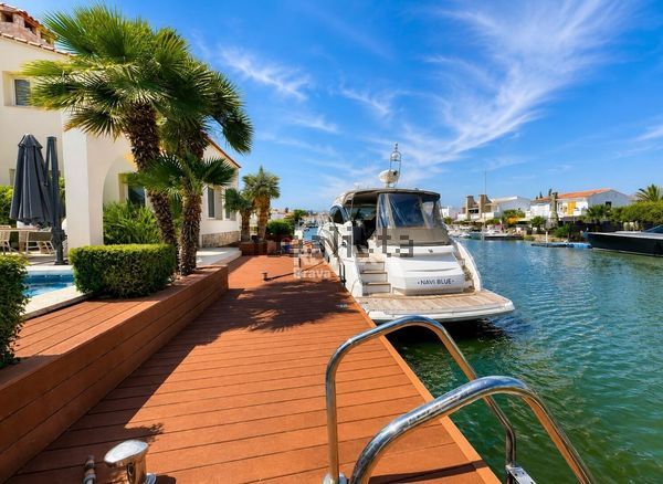 5-bedroom freehold villa in Roses — photo 1 of 5