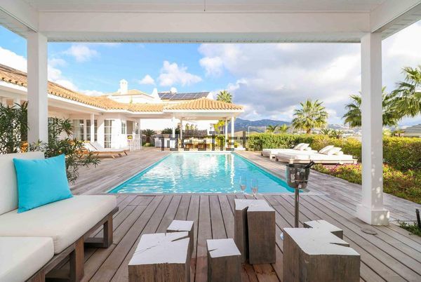 4-bedroom freehold villa in Benahavís — photo 2 of 5