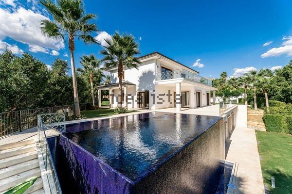 5-bedroom freehold villa in Marbella — photo 1 of 5