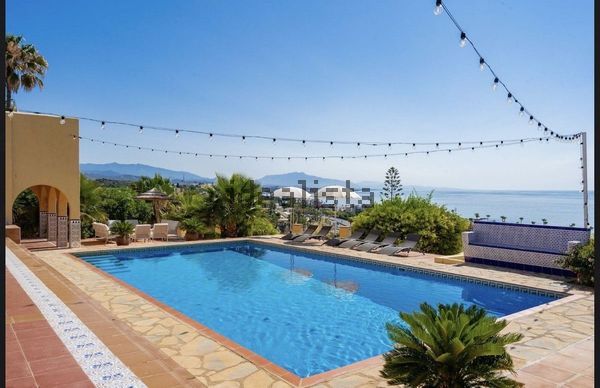 Detached house in Buenas Noches, Estepona — image 3