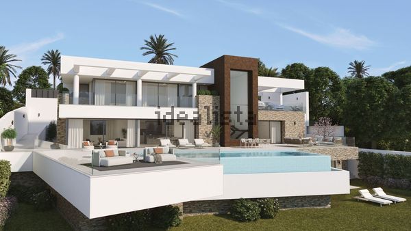 4-bedroom freehold villa in Manilva — photo 1 of 5