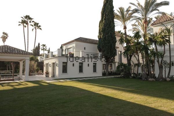 Detached house in Calle Bruselas 32-d, Las Brisas, Marbella — image 3