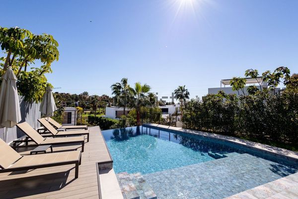 4-bedroom freehold villa in Estepona — photo 2 of 4