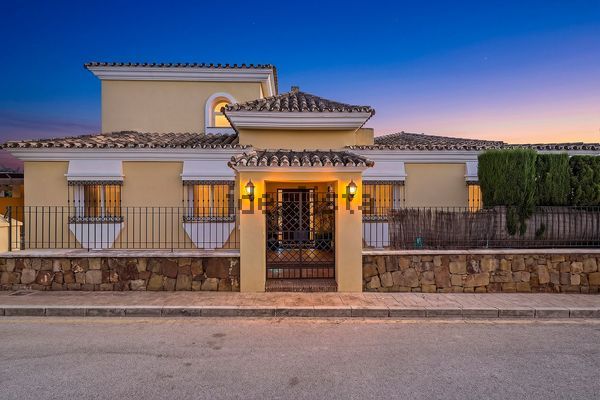 3-bedroom freehold villa in Marbella — photo 1 of 5