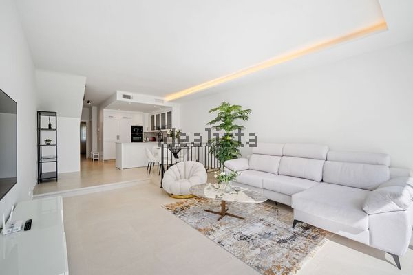 3-bedroom freehold villa in Marbella — photo 3 of 5