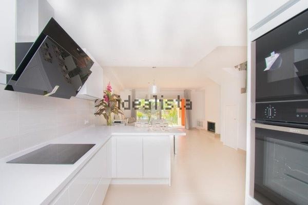3-bedroom freehold villa in Benahavís — photo 5 of 5
