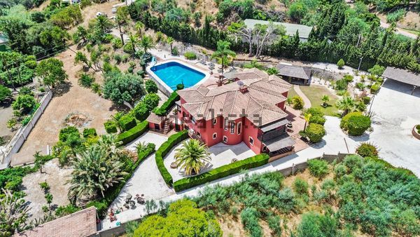 8-bedroom freehold villa in Benalmádena — photo 1 of 5