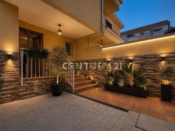 Terraced house in Calle Grecia, Polígonos - Recinto Ferial, Málaga — image 3