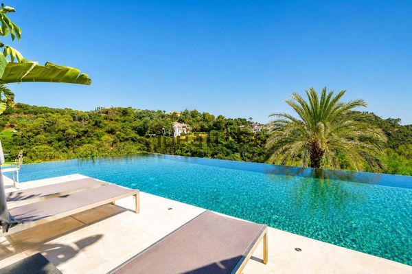 6-bedroom freehold villa in Benahavís — photo 3 of 5