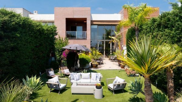 3-bedroom freehold villa in Benahavís — photo 1 of 5