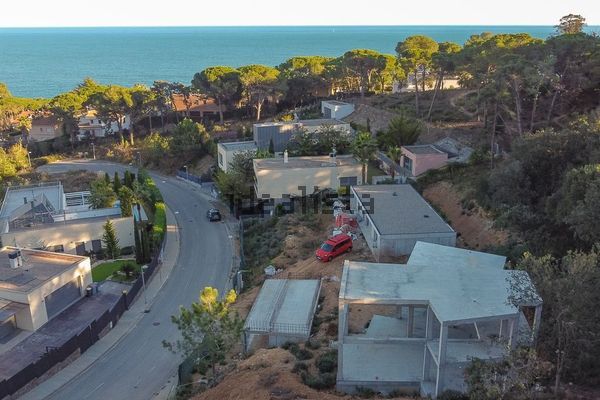 4-bedroom freehold villa in Blanes — photo 1 of 5
