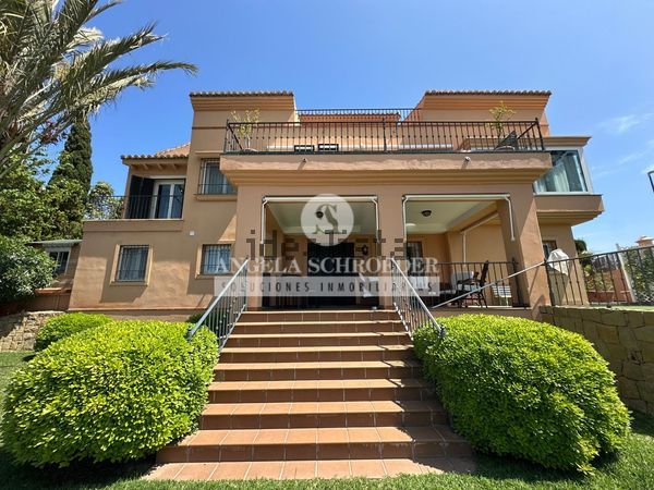 6-bedroom freehold villa in Málaga — photo 3 of 5