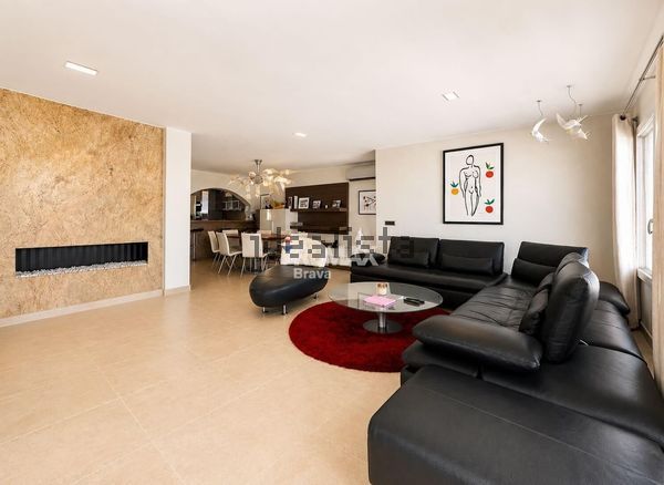 5-bedroom freehold villa in Roses — photo 5 of 5