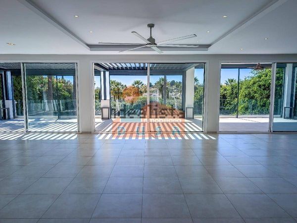 4-bedroom freehold villa in Marbella — photo 1 of 5