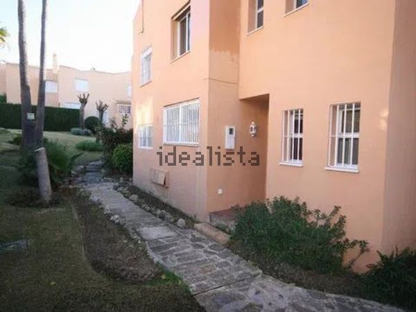 3-bedroom freehold villa in Estepona — photo 3 of 5