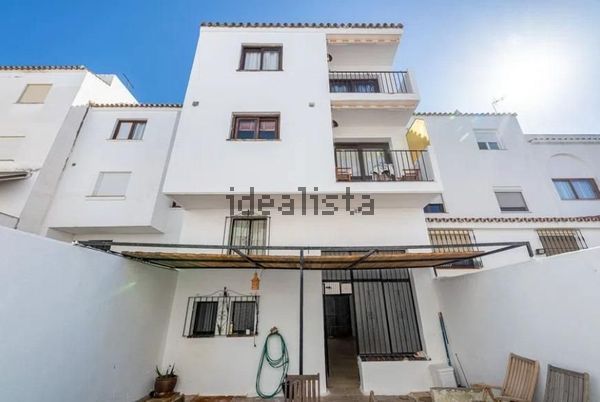 4-bedroom freehold villa in Estepona — photo 1 of 5