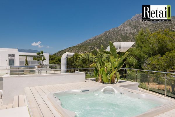 Terraced house in Calle Verdi, Sierra Blanca, Marbella — image 3
