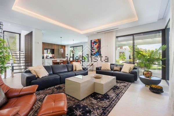Detached house in Calle Vigil de Quiñones, La Merced, Marbella — image 3