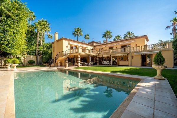 4-bedroom freehold villa in Marbella — photo 1 of 5