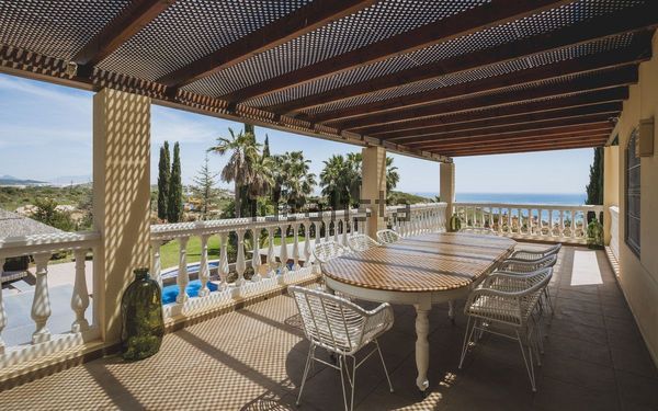 7-bedroom freehold villa in Estepona — photo 3 of 5