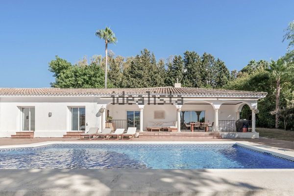 4-bedroom freehold villa in Estepona — photo 2 of 5