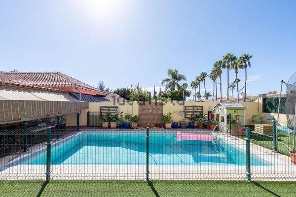 Semi-detached house in Calle Canadá, Playa del Inglés, San Bartolomé de Tirajana — image 5