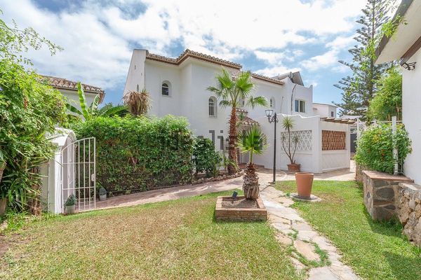 Detached house in Urbanización Cerrado de Elviria, Green Hills - Las Cumbres de Elviria, Marbella — image 5