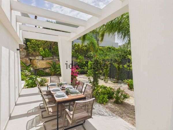 Detached house in Calle Arroyo de los Arcos, 28, El Castillo, Manilva — image 4
