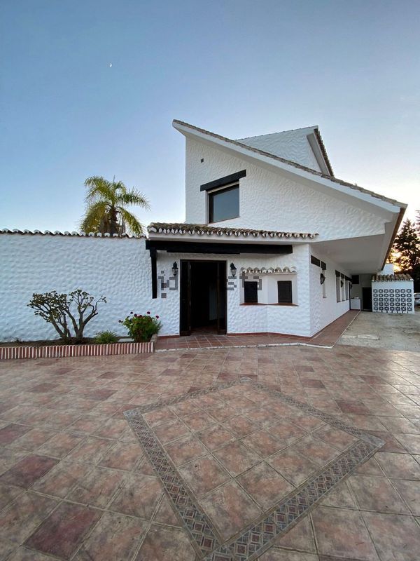 4-bedroom freehold villa in Marbella — photo 3 of 5